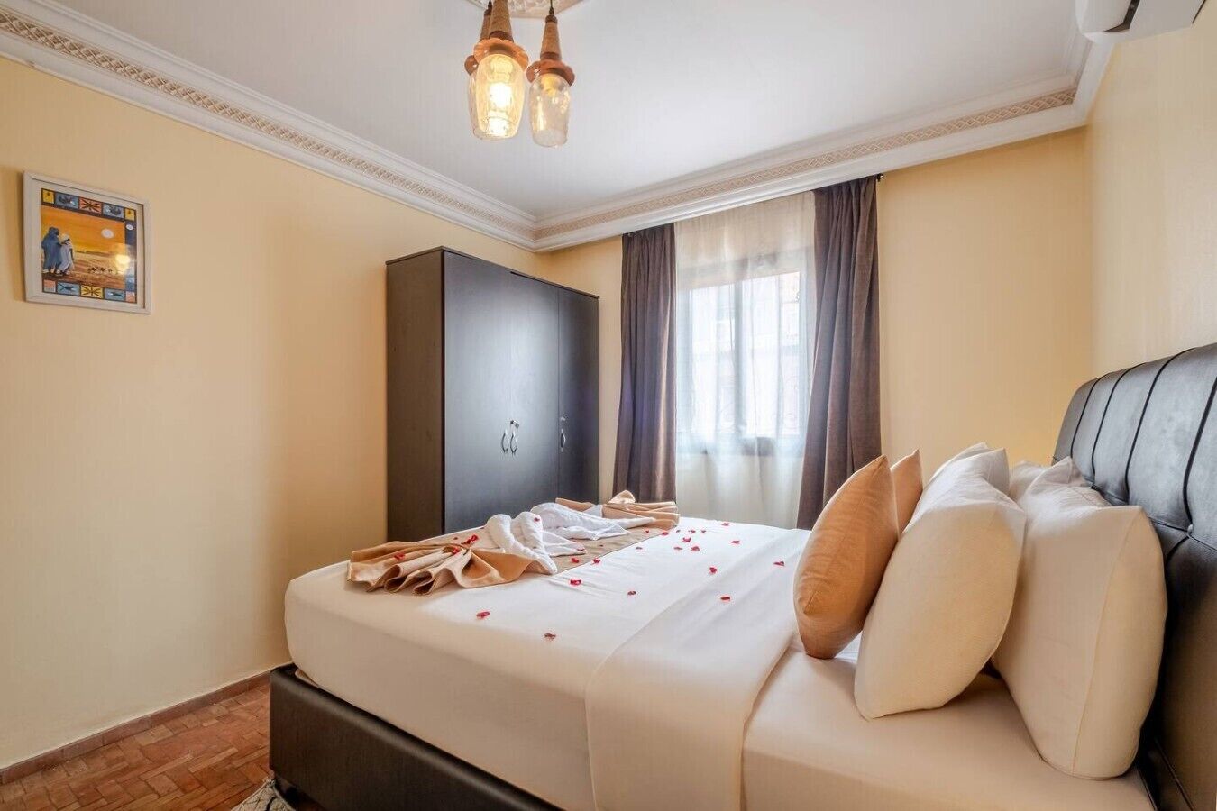 3 bedrooms, desk, iron/ironing board, travel cot