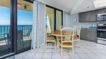 Condo, 1 Bedroom | Dining