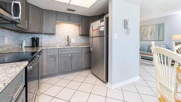 Condo, 1 Bedroom | Private kitchen