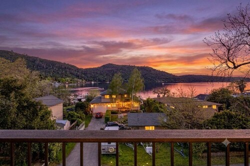 Quiet Haven Near Clear Lake - Full Kitchen 1 Bedroom Home