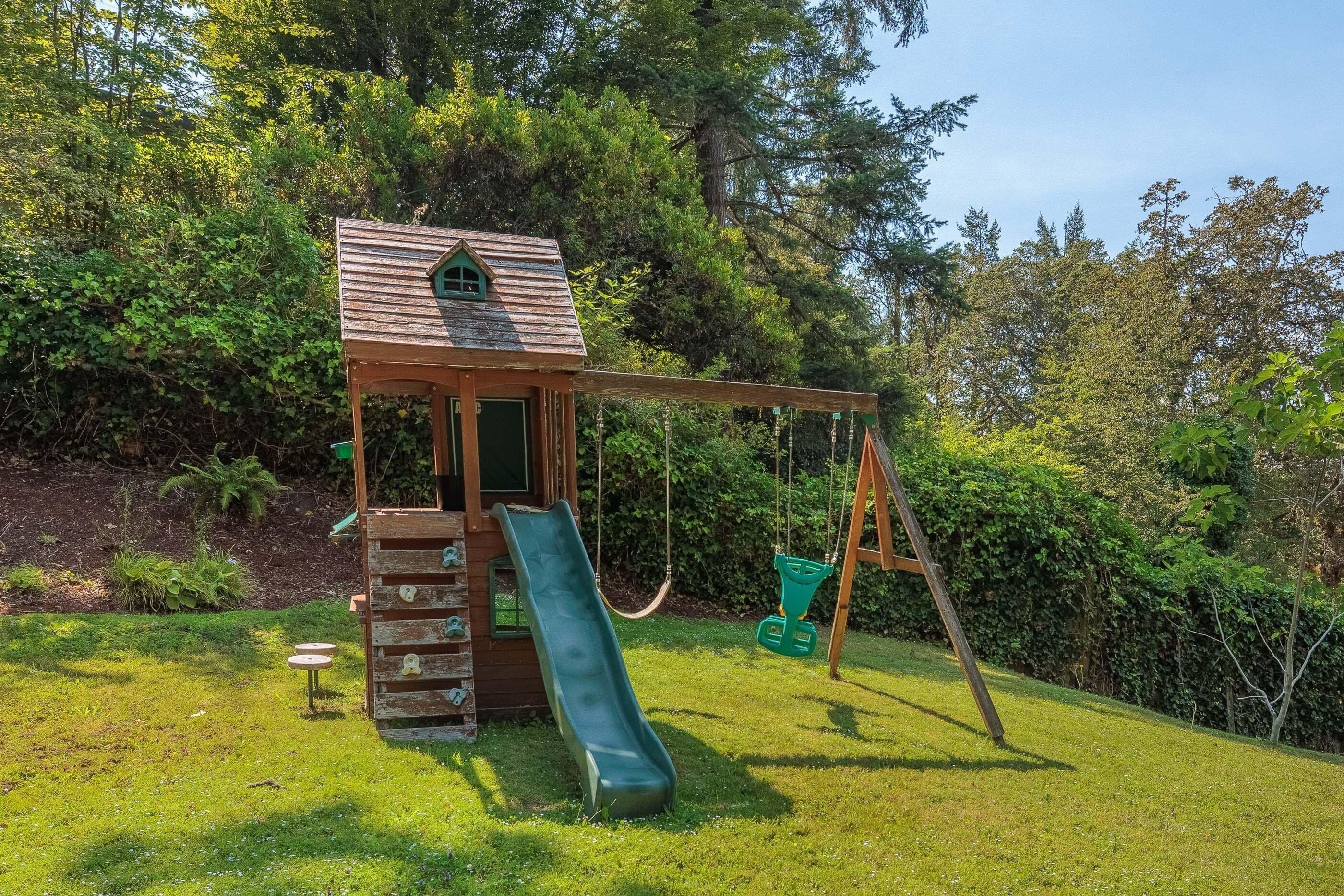 House, 3 Bedrooms | Children's area
