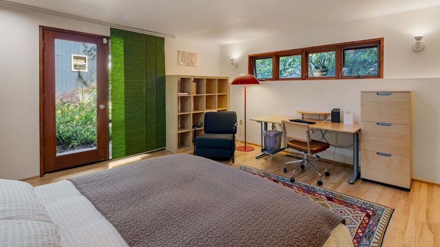 The Meadowlark - Midcentury Gem Minutes From Campus 3 Bedroom Home