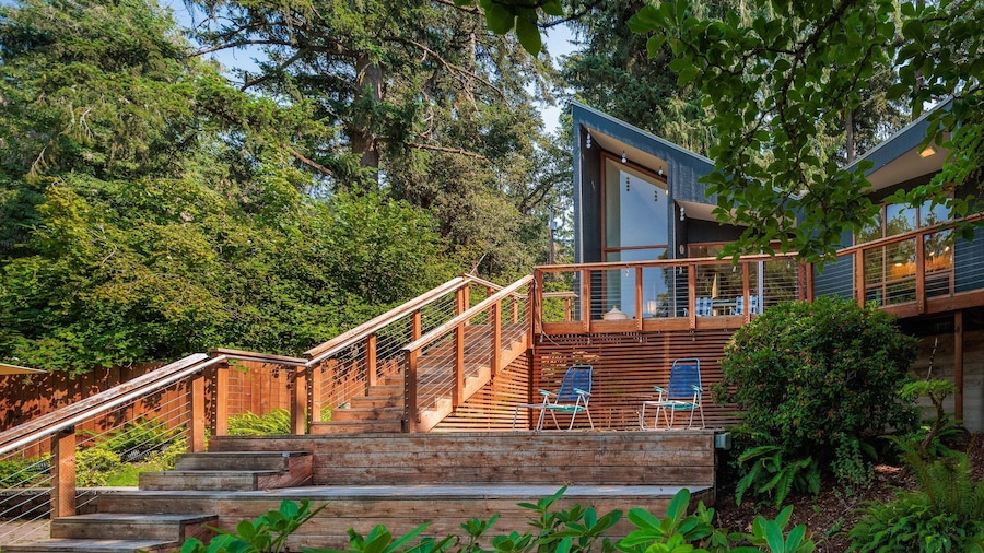 The Meadowlark - Midcentury Gem Minutes From Campus 3 Bedroom Home