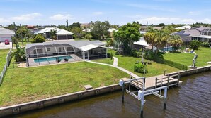 Exterior - Gar4440 2 Bedroom Home (Port Charlotte)