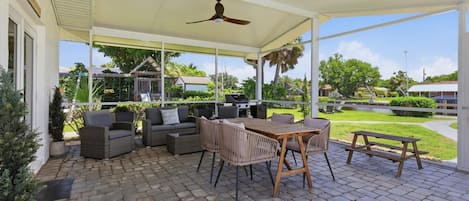 Casa, 2 habitaciones | Restaurante al aire libre