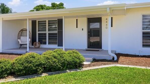 Exterior - Gar4440 2 Bedroom Home (Port Charlotte)