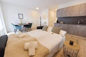 1 Schlafzimmer, Reisekinderbett, kostenloses WLAN, Bettwäsche