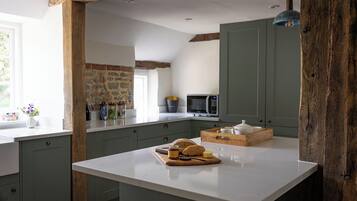 Dishwasher, cookware/dishes/utensils