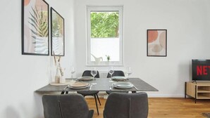 Unclassified image, 3 of 19, button - HomeME 4 | NETFLIX | Kitchen | Parking | Smart TV (Bad Oeynhausen)