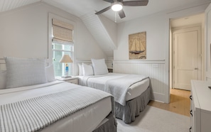 4 chambres, fer et planche à repasser, Wi-Fi, literie fournie