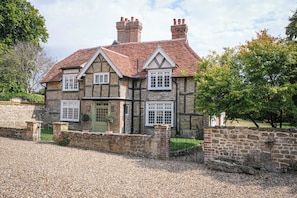 Exterior - Challens Yarde (Midhurst)