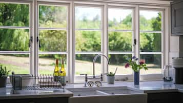Dishwasher, cookware/dishes/utensils