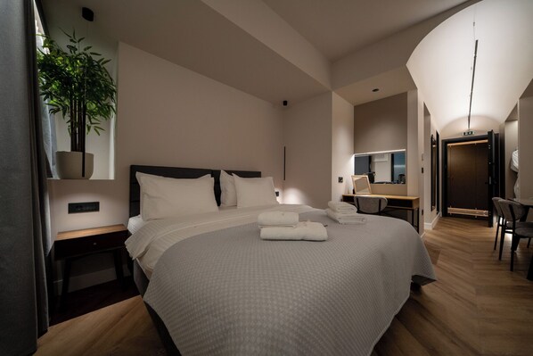 Bügeleisen/Bügelbrett, Reisekinderbett, kostenloses WLAN, Bettwäsche
