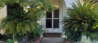 The Haven B&B Leeton History Made Cozy. Minutes walk to the Main Street!