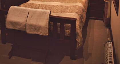 The Haven B&B Leeton History Made Cozy. Minutes walk to the Main Street!