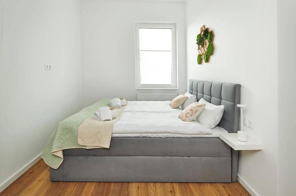 1 bedroom, travel cot, free WiFi, bed sheets