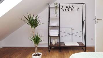 2 Schlafzimmer, Reisekinderbett, kostenloses WLAN, Bettwäsche
