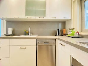 Coffee/tea maker, fridge, microwave, oven