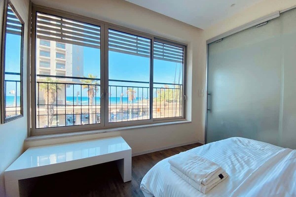 another point of view of the bedroom - overlooking the ocean