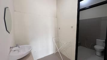 Standard Twin Room, Private Bathroom, Hill View | Bathroom | Shower, hair dryer, towels, soap