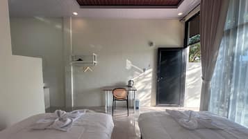 Standard Twin Room, Private Bathroom, Hill View | Desk