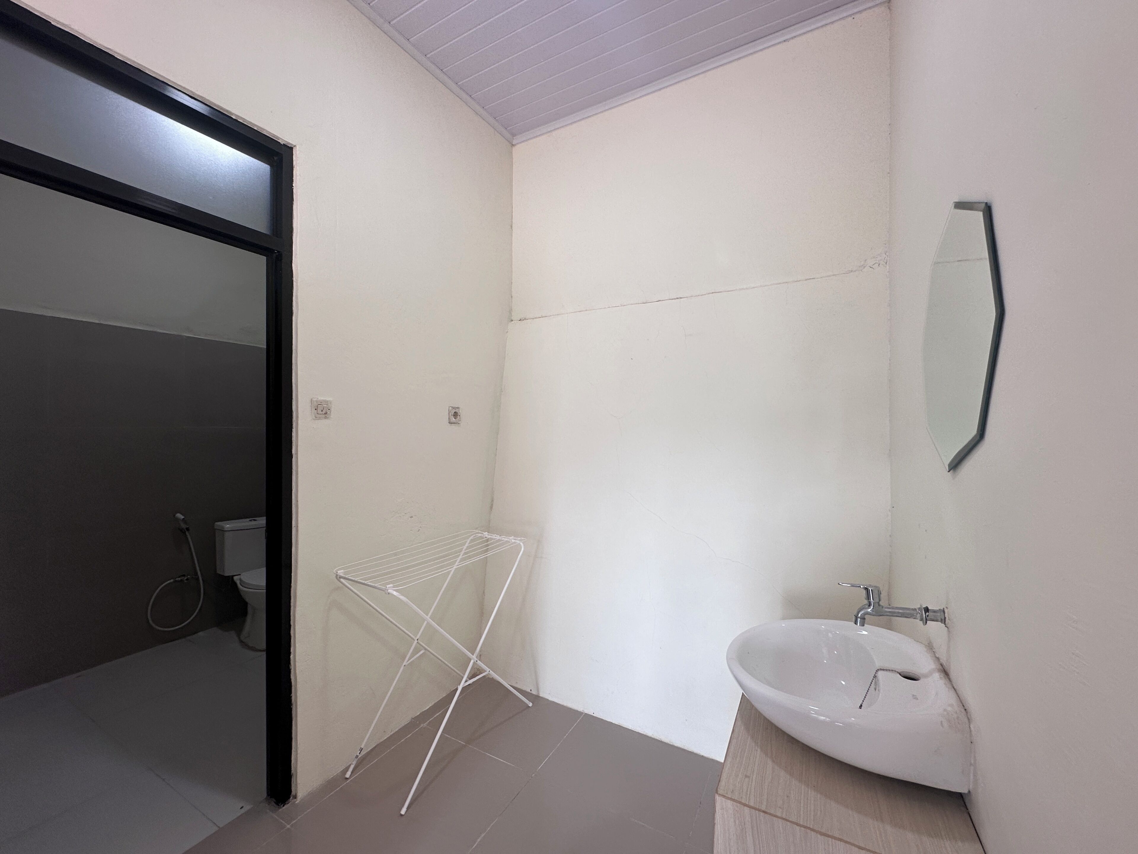 Standard Twin Room, Private Bathroom, Hill View | Bathroom | Shower, hair dryer, towels, soap
