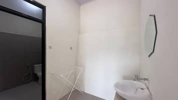 Standard Twin Room, Private Bathroom, Hill View | Bathroom | Shower, hair dryer, towels, soap