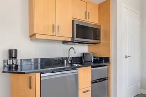 Private kitchen - Hilton Elara HGV 1 Bedroom Jr. Suite on the Main Strip in Las Vegas, NV 5 nights (Las Vegas)
