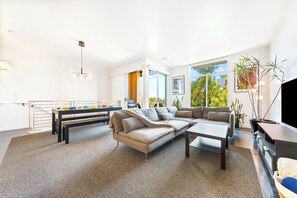 Living area - Heart Of North Park, Mins To Beach & Restaurants (San Diego)