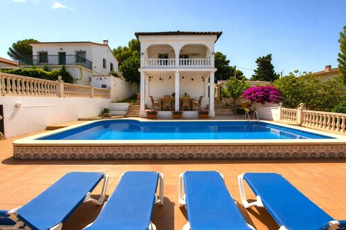 Spacious Mountain Retreat with Private Pool