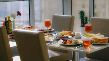 Deluxe Room | Dining