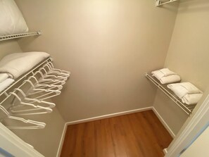 Bathroom - Furnished 1-bedroom apartment in Arlington with garage onsite parking included (Arlington)