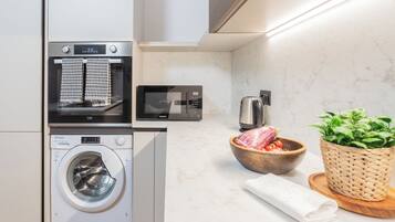 Departamento (2 Bedrooms) | Cocina privada | Cafetera de espresso, microondas, horno y parrilla de estufa
