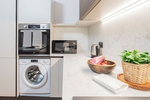Departamento (2 Bedrooms) | Cocina privada | Cafetera de espresso, microondas, horno y parrilla de estufa 