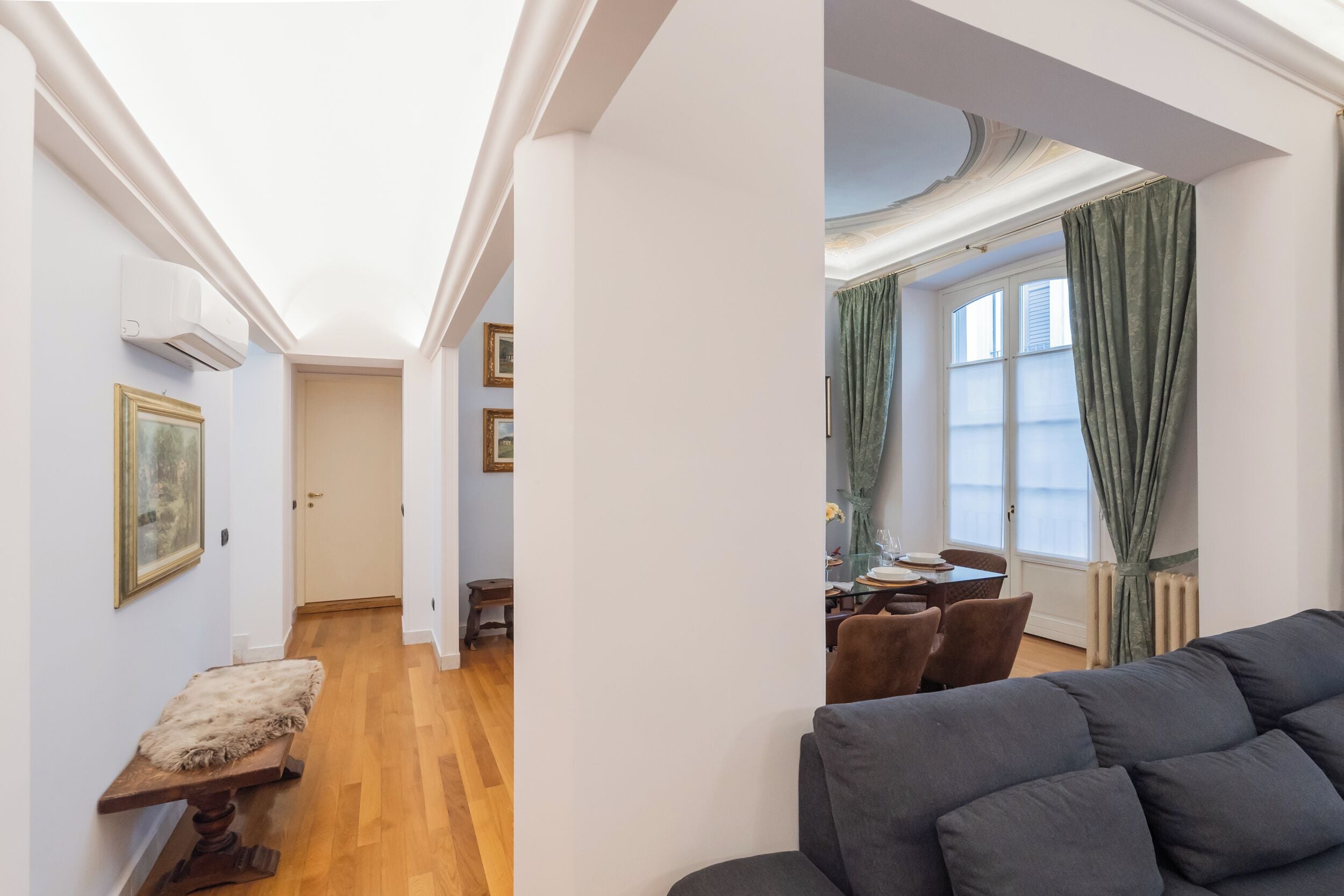 Departamento (2 Bedrooms) | Área de sala de estar | Televisión de 42 pulgadas con canales digitales 