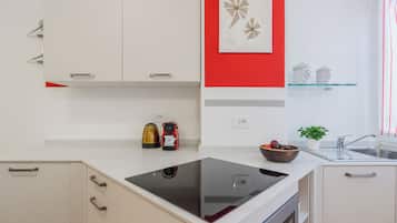 Apartment (1 Bedroom) | Private kitchen | Espresso maker, stovetop, dishwasher, electric kettle