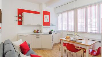 Apartamento (1 Bedroom) | Zona de estar | Una televisión