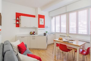 Apartemen (1 Bedroom) | Area keluarga | TV