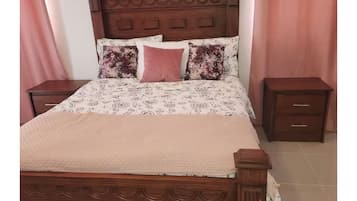 3 bedrooms, iron/ironing board, WiFi, bed sheets