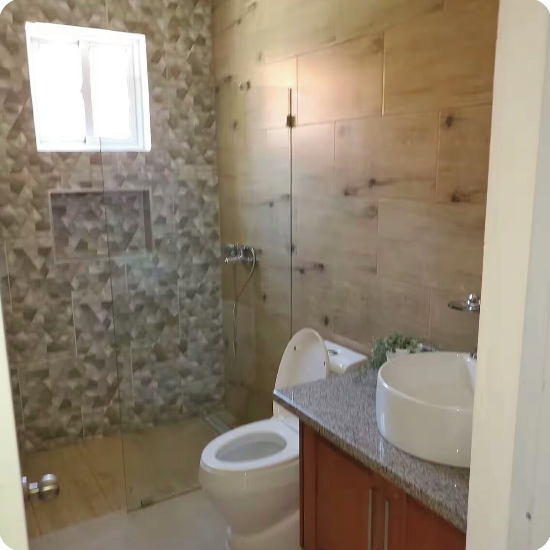 Dusche, Handtücher, Toilettenpapier