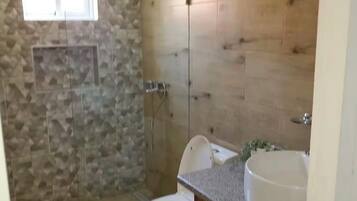 Dusche, Handtücher, Toilettenpapier