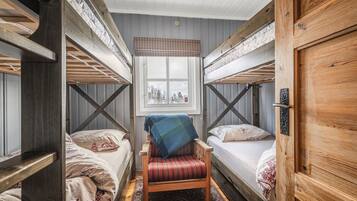 3 bedrooms, free WiFi, bed sheets