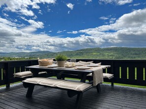 Outdoor dining - Peaceful Cabin Surrounded by Hemsedal's Beautiful Nature (Hemsedal)