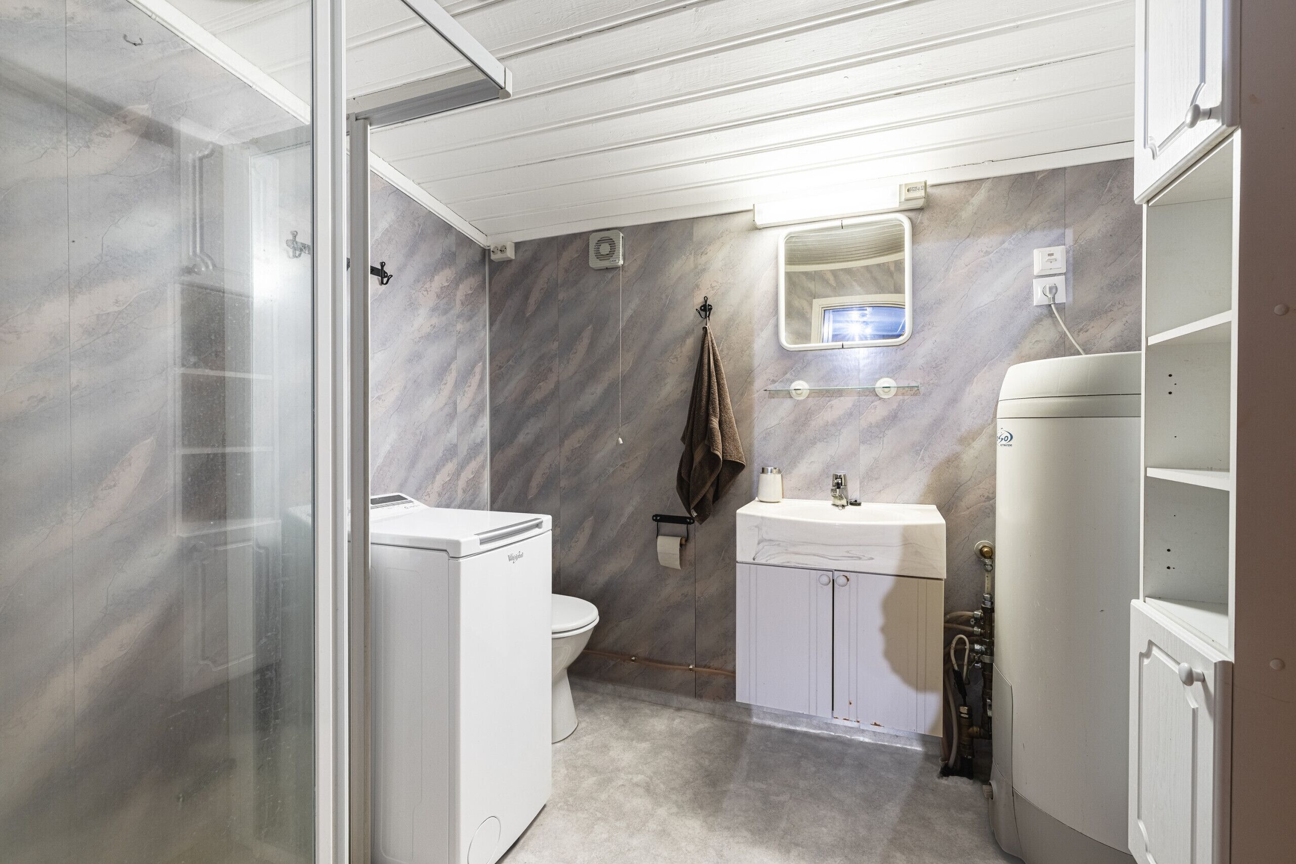 Shower, towels