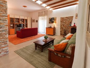 TV - Beach Vacation Home – Relaxation and Comfort Just 700 Meters from the Beach (Sicilia)