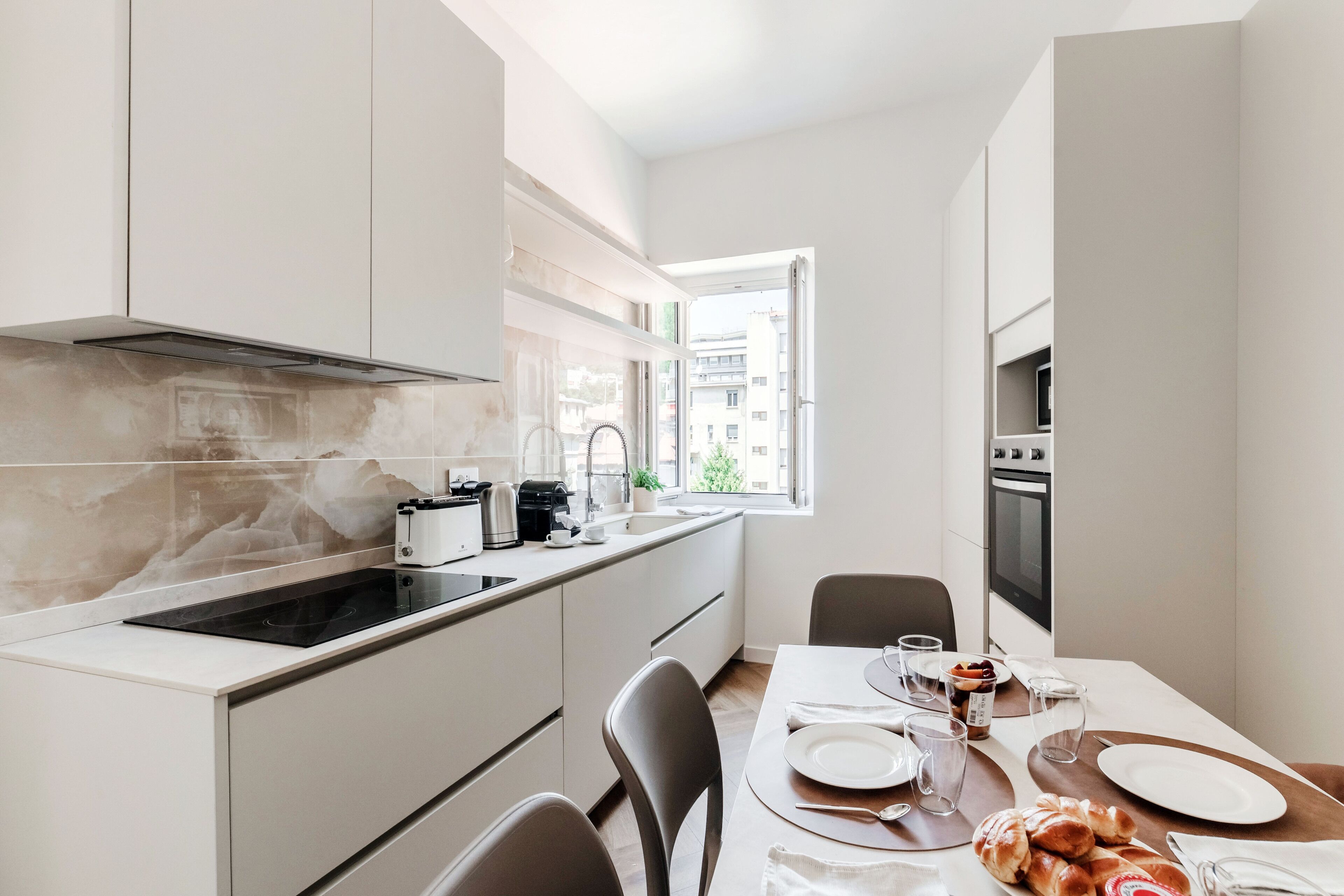 Apartemen | Dapur pribadi | Mesin espresso, lemari es besar, microwave, dan oven