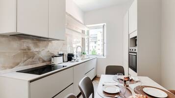 Apartemen | Dapur pribadi | Mesin espresso, lemari es besar, microwave, dan oven