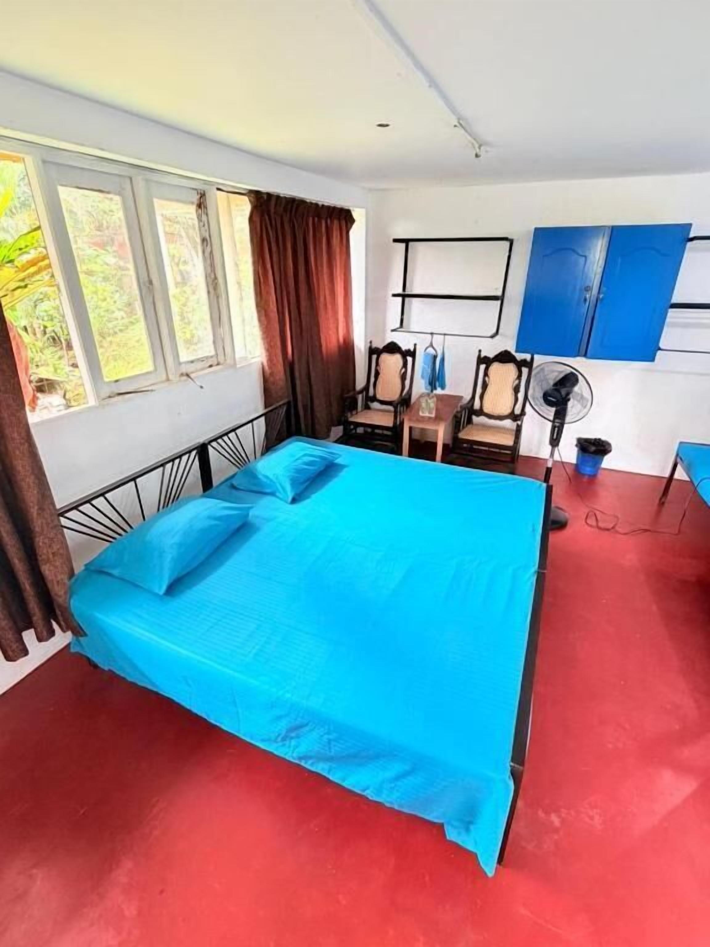 Habitación estándar con 1 cama matrimonial o 2 individuales, baño privado | Escritorio y wifi gratis 