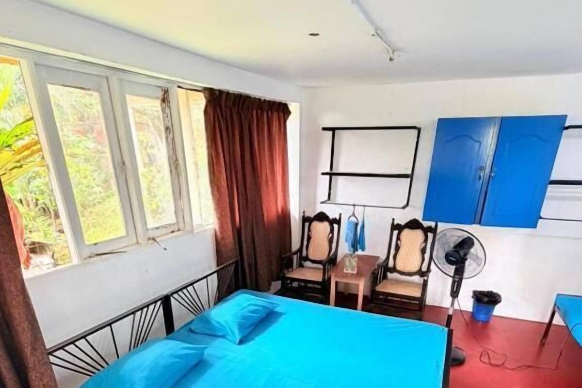 Habitación estándar con 1 cama doble o 2 individuales, baño privado | Escritorio y wifi gratis