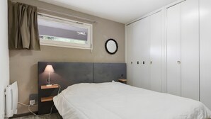 Room - Apartment “Les Deux Alpes” with Mountain View, Balcony, and Wi-Fi (Les Deux Alpes)